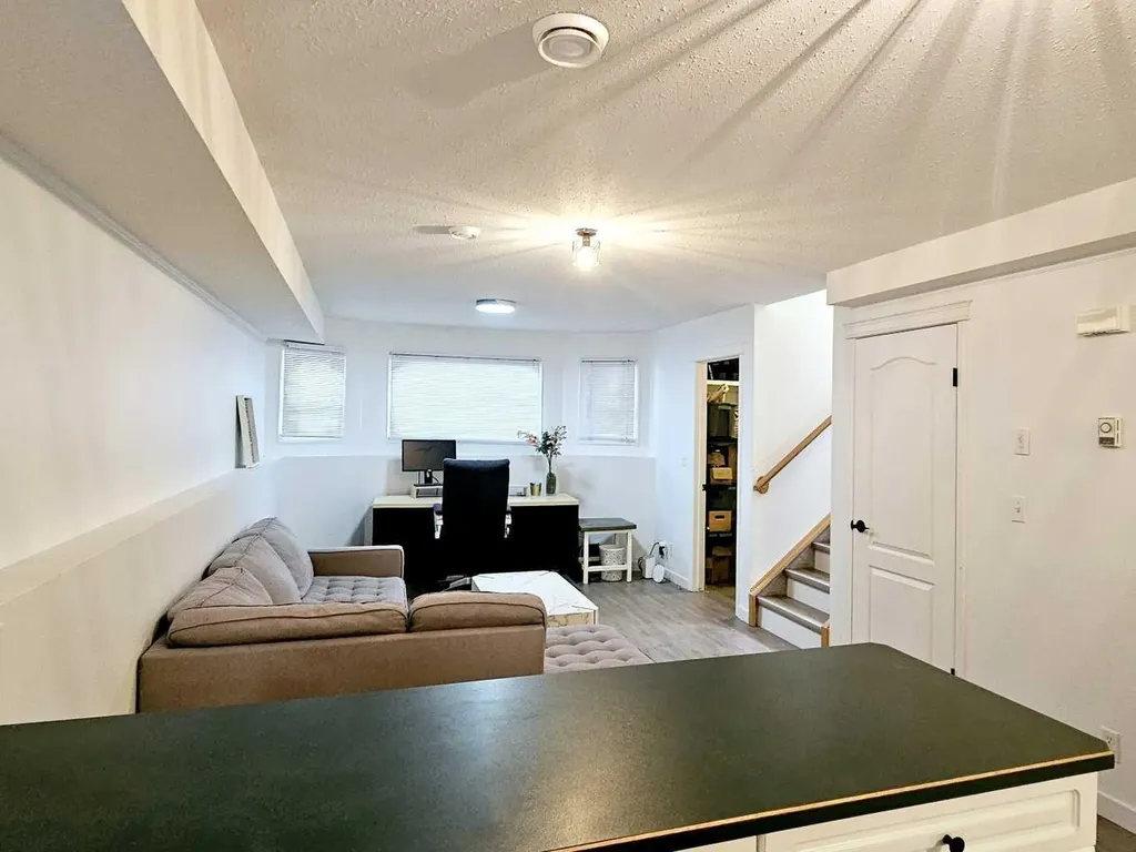 5008 41 Street Sylvan Lake AB T4S1B9