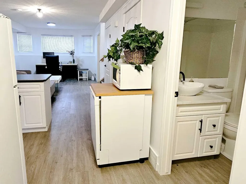 5008 41 Street Sylvan Lake AB T4S1B9
