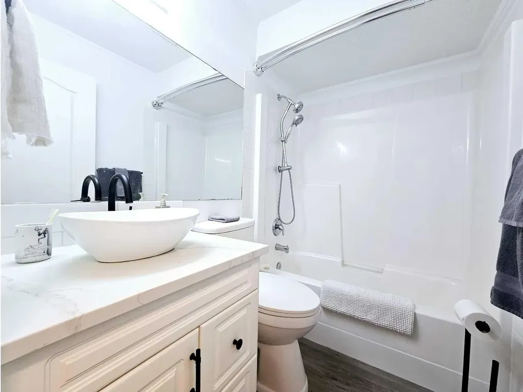 5008 41 Street Sylvan Lake AB T4S1B9