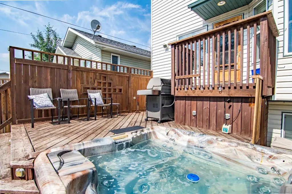 5008 41 Street Sylvan Lake AB T4S1B9