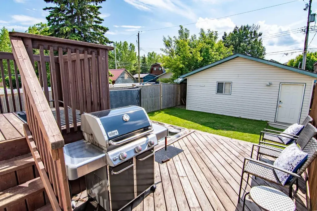 5008 41 Street Sylvan Lake AB T4S1B9