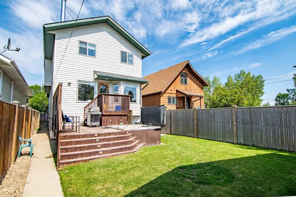 5008 41 Street Sylvan Lake AB T4S1B9