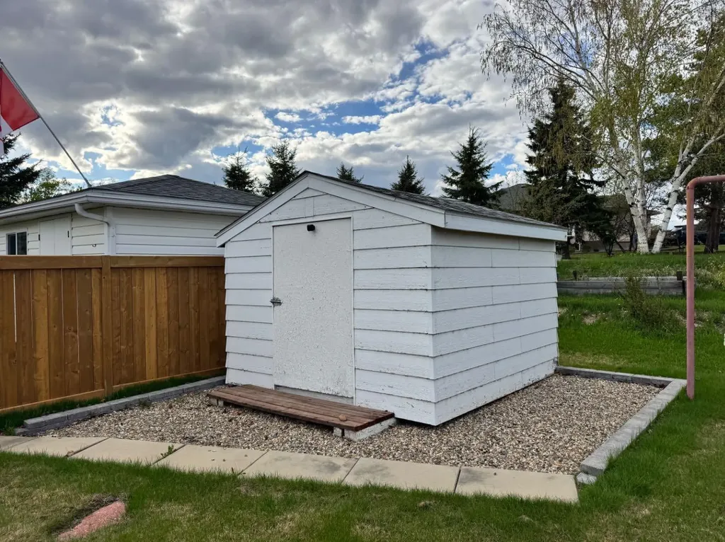 11608 106 Avenue Fairview AB T0H 1L0