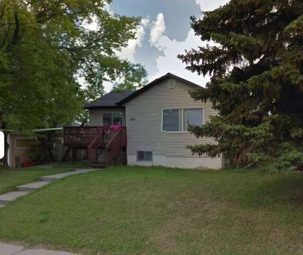 1307 25 Street SE Calgary AB T2A 0X3