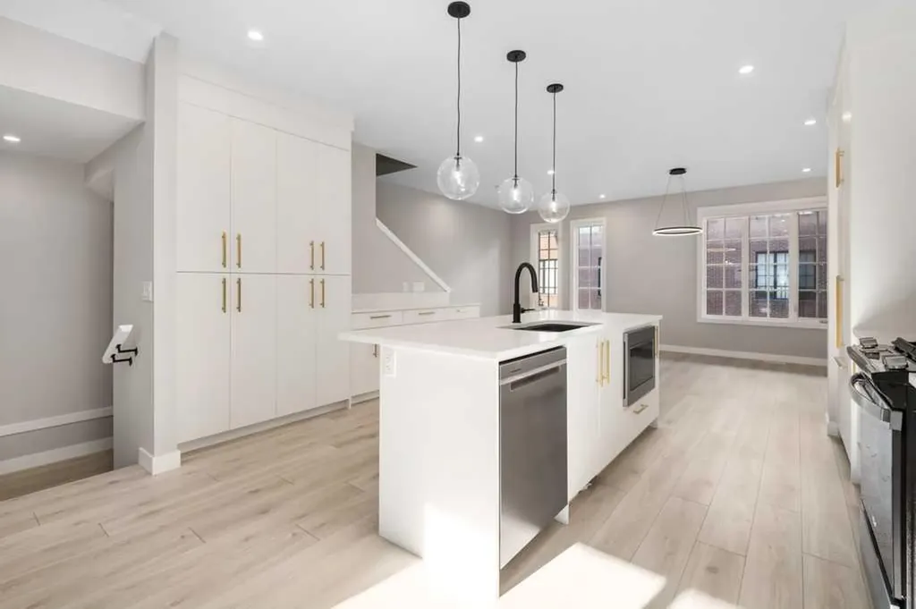 8155 8 Avenue SW Calgary AB T3H 6B1