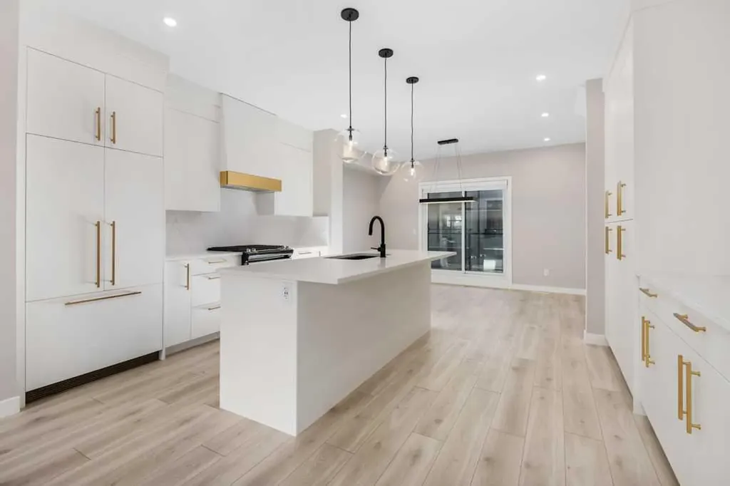 8155 8 Avenue SW Calgary AB T3H 6B1