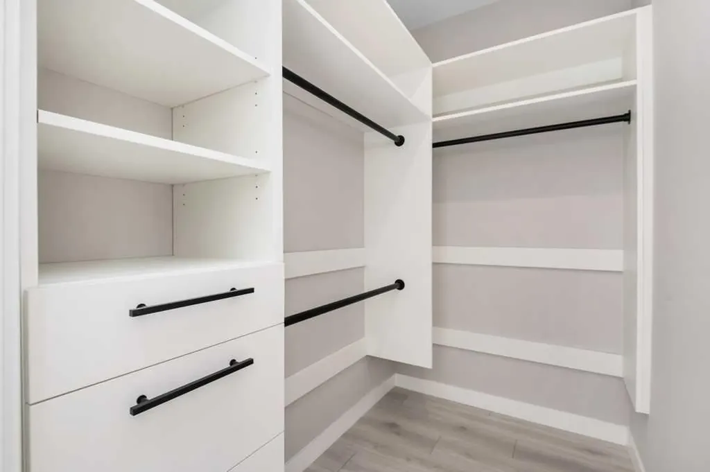 8155 8 Avenue SW Calgary AB T3H 6B1