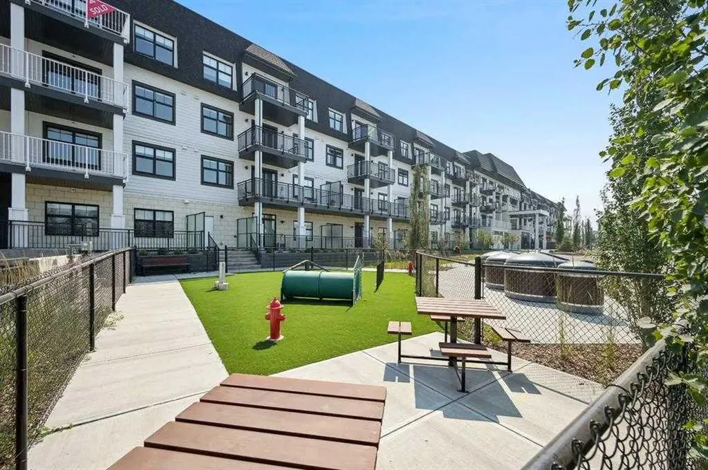 255 Les Jardins Park SE Calgary AB T2C5V3