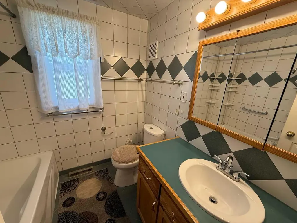 152 Sherwood Drive Hinton AB T7V 1P6