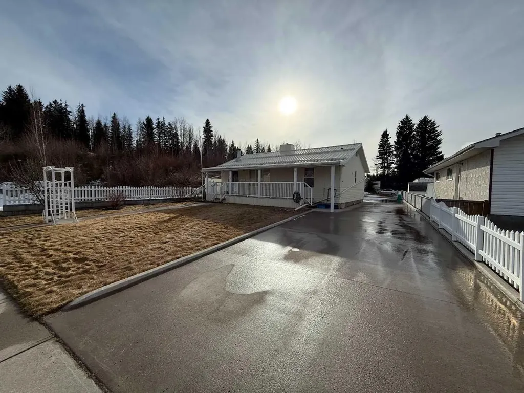 152 Sherwood Drive Hinton AB T7V 1P6