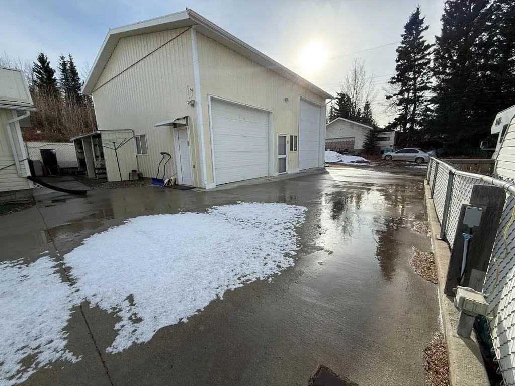152 Sherwood Drive Hinton AB T7V 1P6