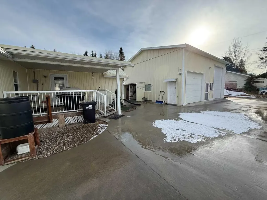 152 Sherwood Drive Hinton AB T7V 1P6