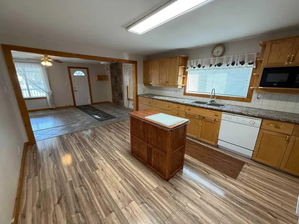 152 Sherwood Drive Hinton AB T7V 1P6