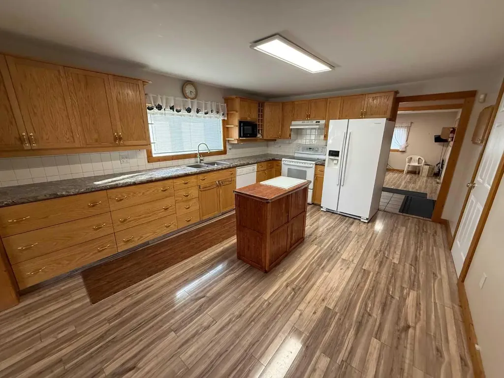 152 Sherwood Drive Hinton AB T7V 1P6
