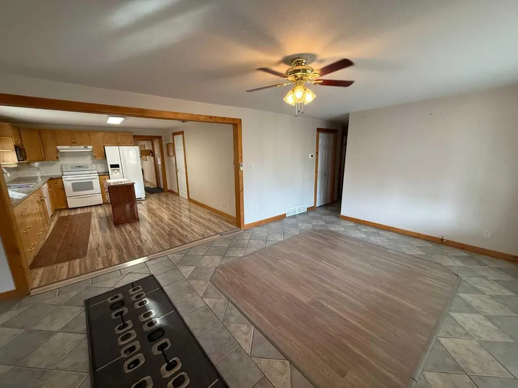 152 Sherwood Drive Hinton AB T7V 1P6