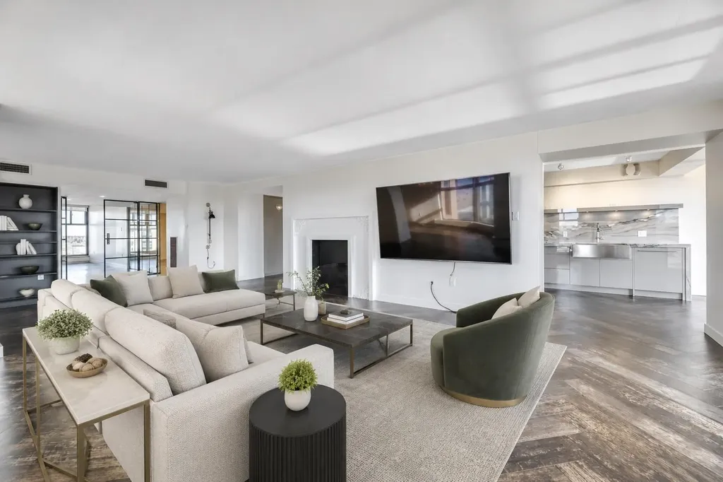 1100 8 Avenue SW Calgary AB T2P 3T9