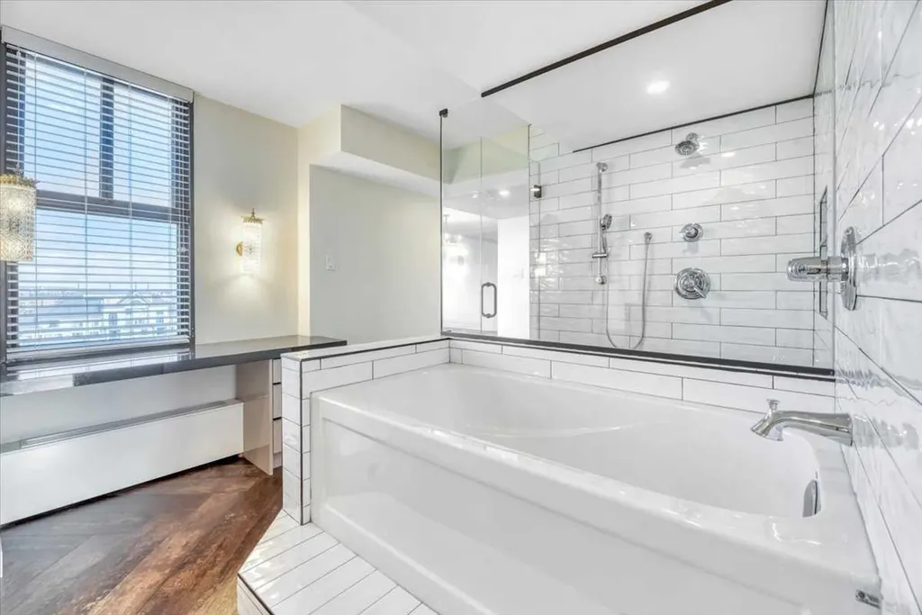 1100 8 Avenue SW Calgary AB T2P 3T9