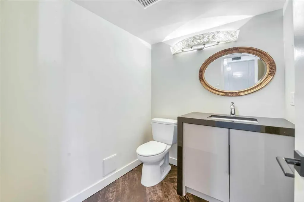 1100 8 Avenue SW Calgary AB T2P 3T9