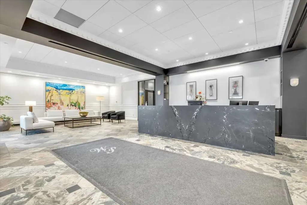 1100 8 Avenue SW Calgary AB T2P 3T9