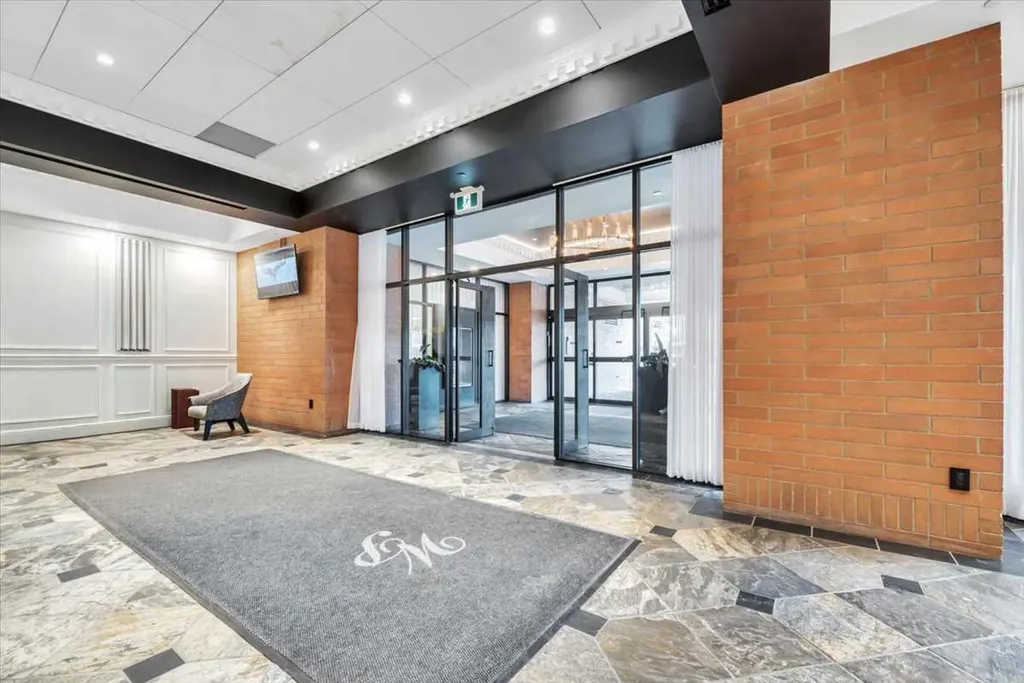 1100 8 Avenue SW Calgary AB T2P 3T9