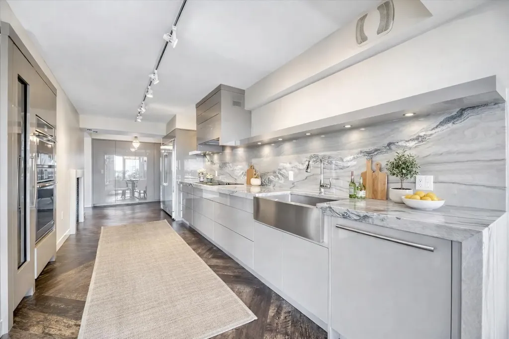 1100 8 Avenue SW Calgary AB T2P 3T9