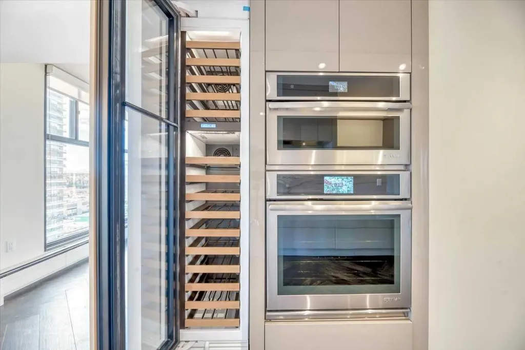 1100 8 Avenue SW Calgary AB T2P 3T9
