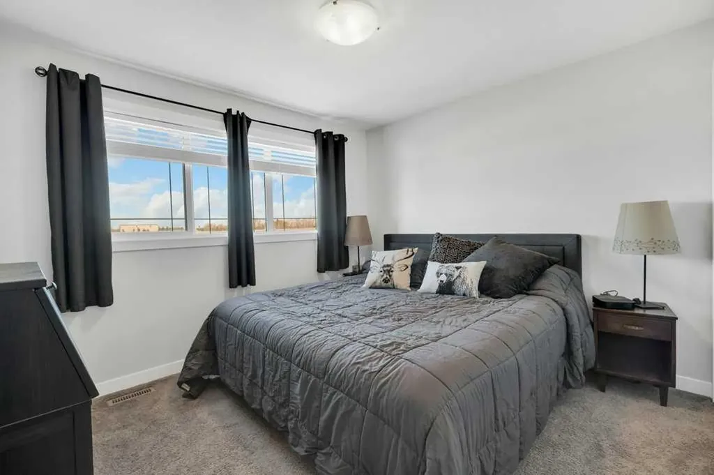 5705 63 Avenue Ponoka AB T4J 0B2