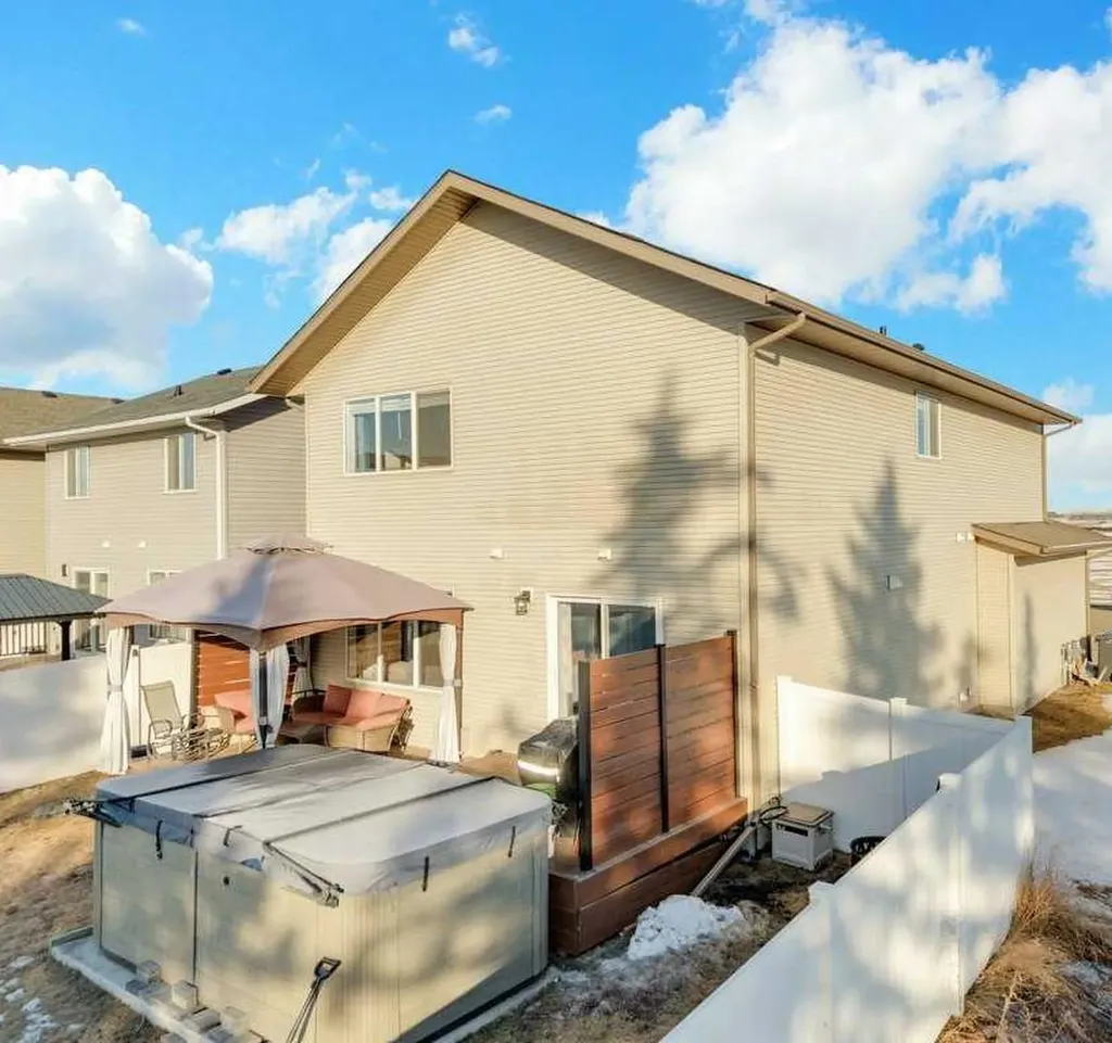 5705 63 Avenue Ponoka AB T4J 0B2