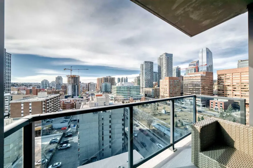303 13 Avenue SW Calgary AB T2R0Y9
