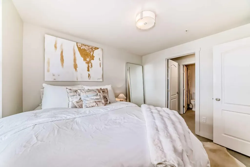 303 13 Avenue SW Calgary AB T2R0Y9