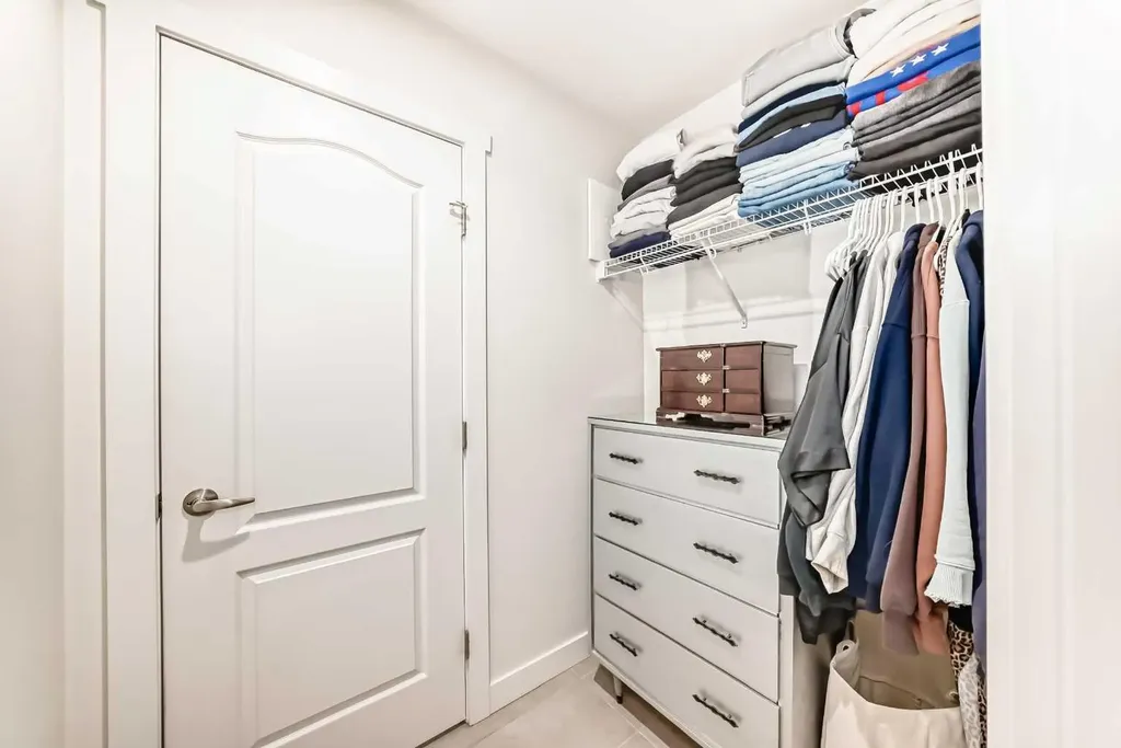 303 13 Avenue SW Calgary AB T2R0Y9