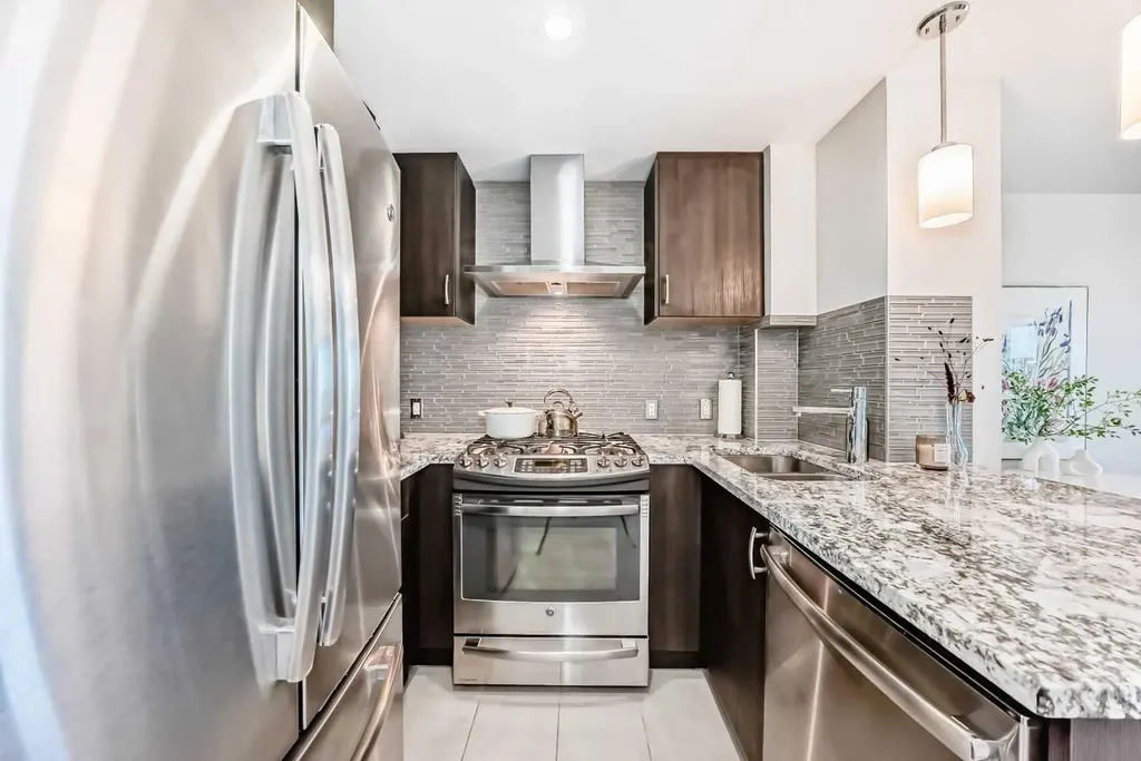 303 13 Avenue SW Calgary AB T2R0Y9