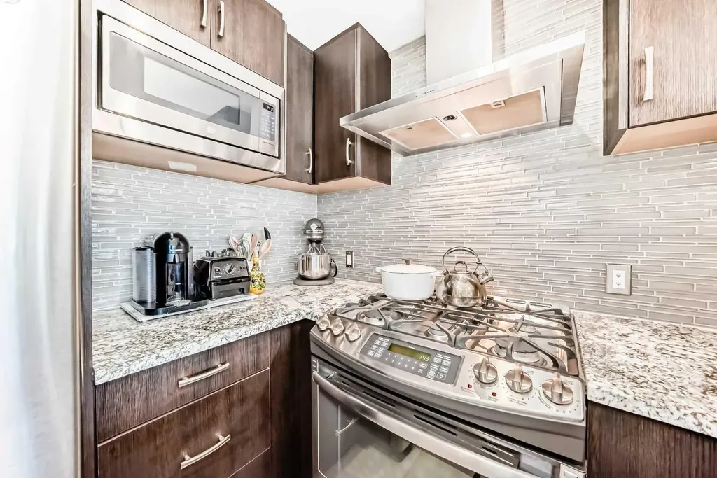 303 13 Avenue SW Calgary AB T2R0Y9