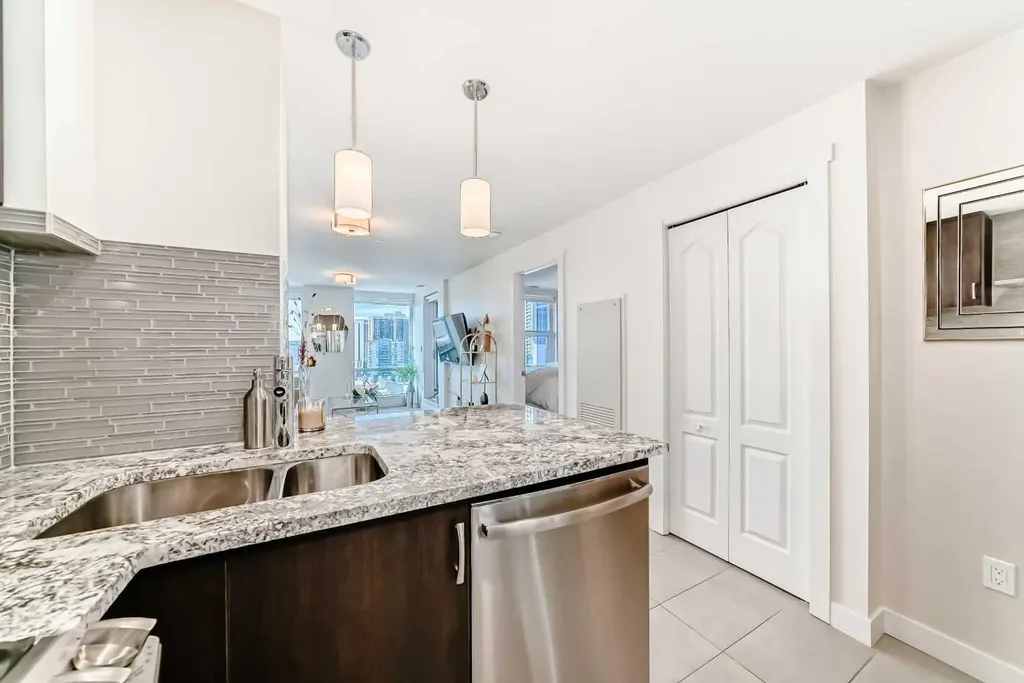 303 13 Avenue SW Calgary AB T2R0Y9