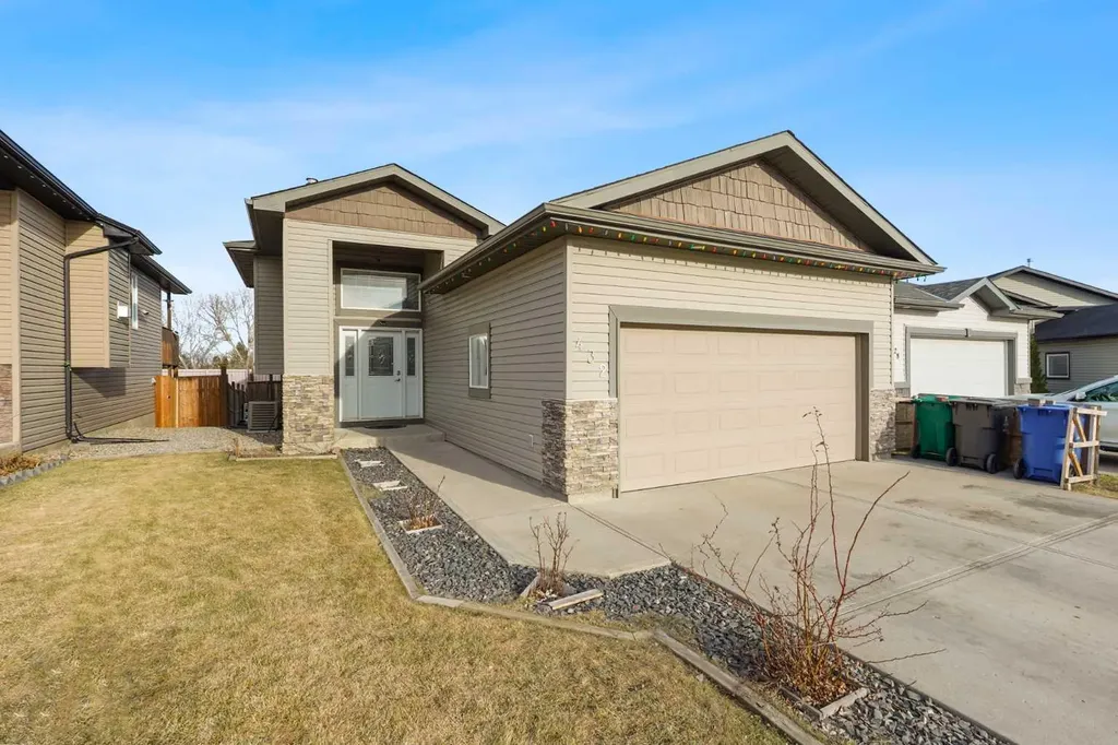 432 Firelight Point W Lethbridge AB T1J5B4