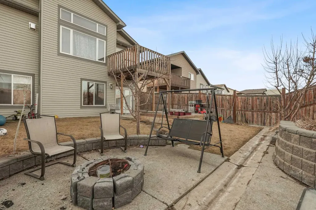 432 Firelight Point W Lethbridge AB T1J5B4
