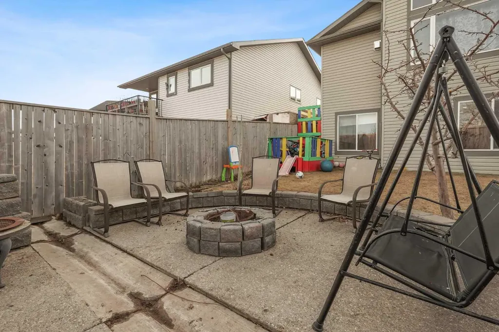 432 Firelight Point W Lethbridge AB T1J5B4