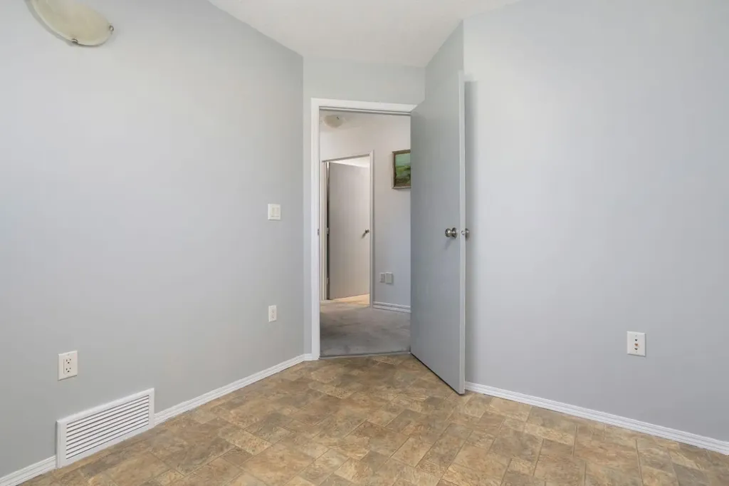 7601 41 Avenue Camrose AB T4V 4C7
