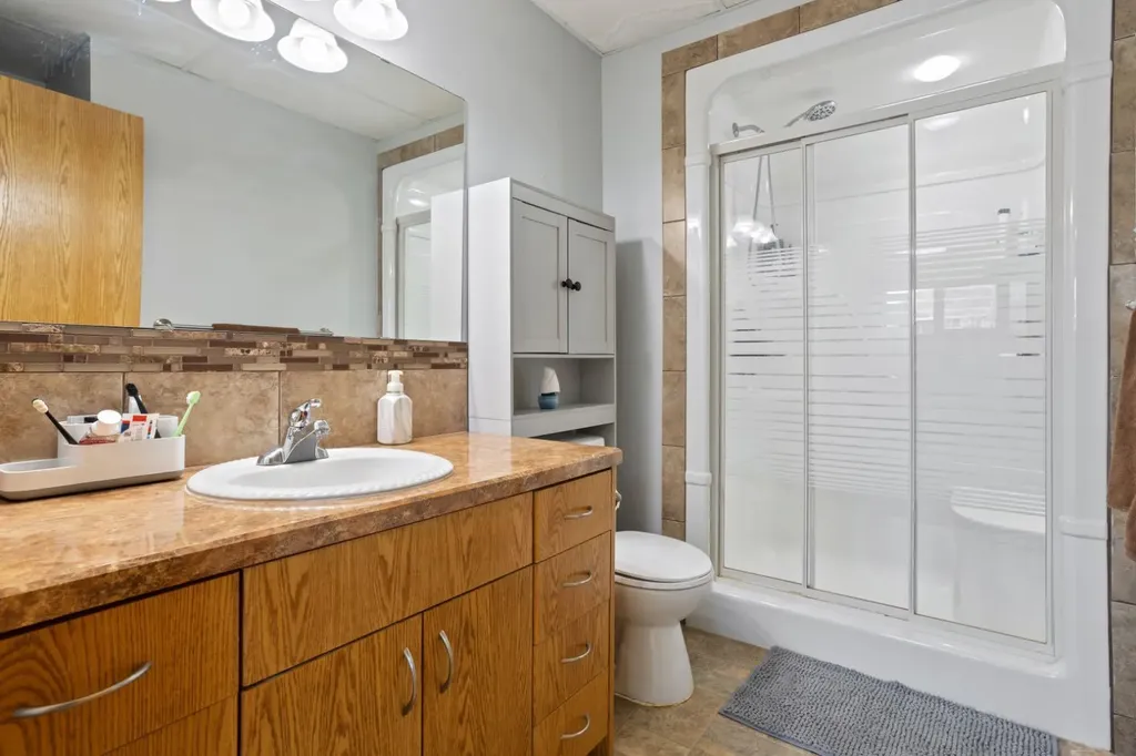 7601 41 Avenue Camrose AB T4V 4C7