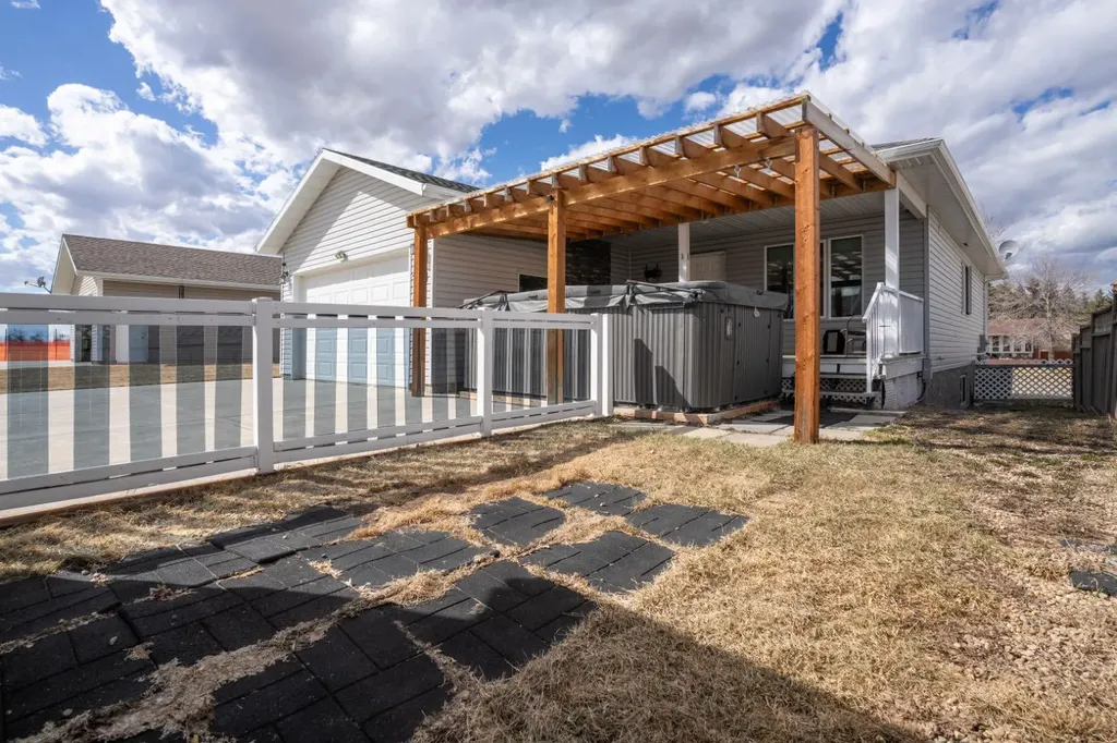 7601 41 Avenue Camrose AB T4V 4C7