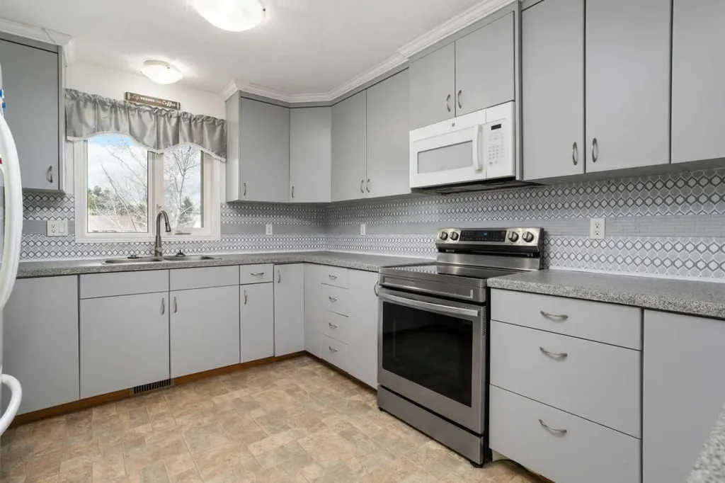 7601 41 Avenue Camrose AB T4V 4C7