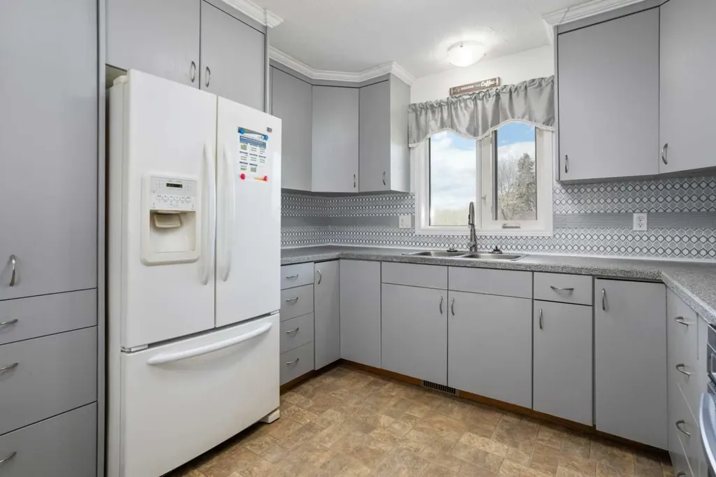 7601 41 Avenue Camrose AB T4V 4C7