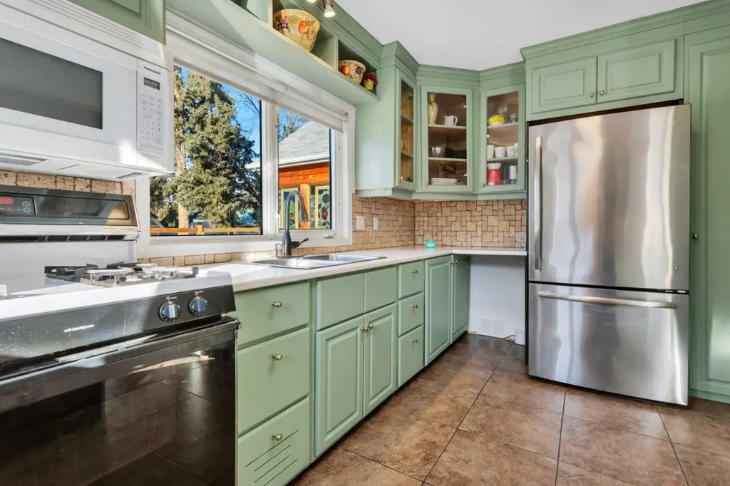 3742 44 Avenue Red Deer AB T4N 3H5