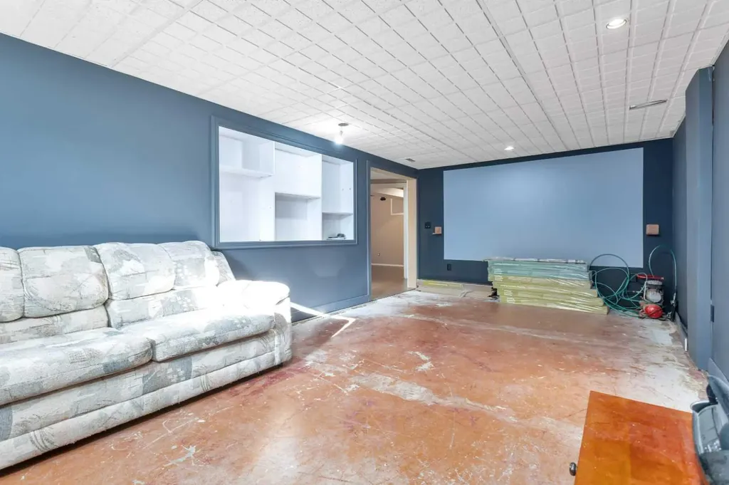 3742 44 Avenue Red Deer AB T4N 3H5