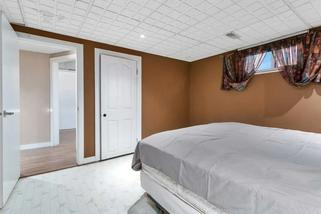 3742 44 Avenue Red Deer AB T4N 3H5