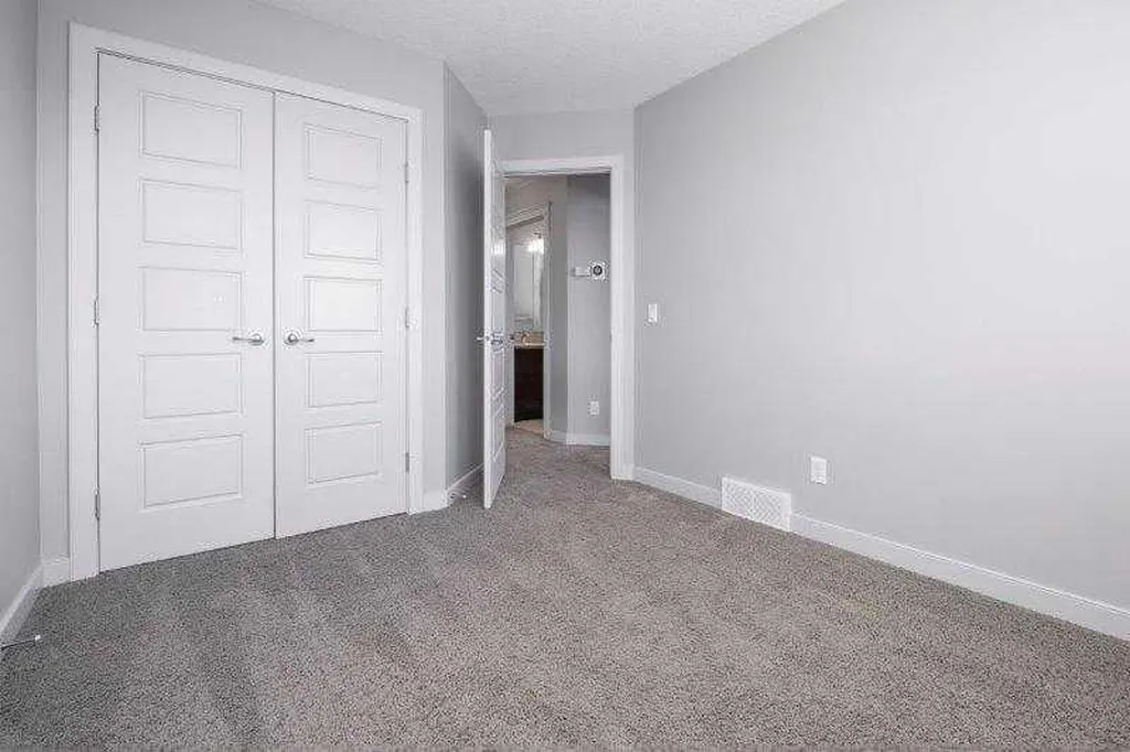 226 Redstone Drive NE Calgary AB T3N 1B5