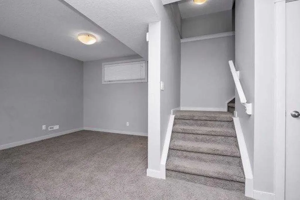 226 Redstone Drive NE Calgary AB T3N 1B5