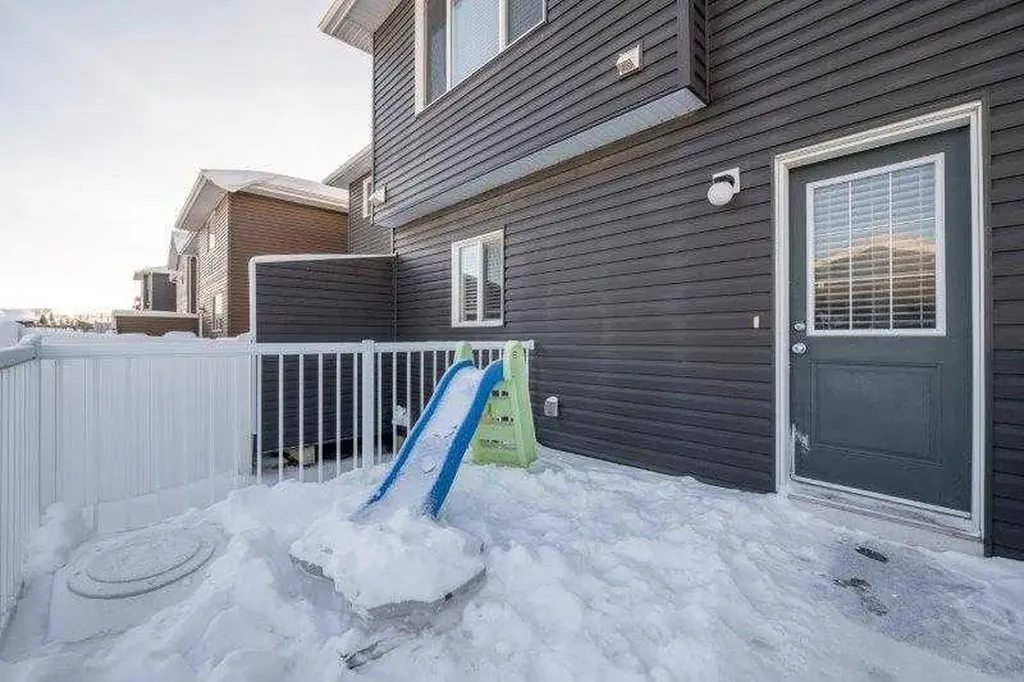226 Redstone Drive NE Calgary AB T3N 1B5