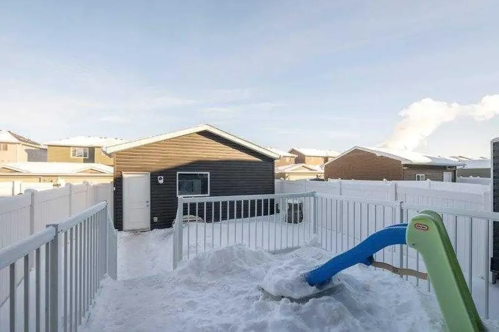 226 Redstone Drive NE Calgary AB T3N 1B5