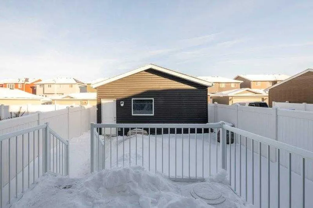 226 Redstone Drive NE Calgary AB T3N 1B5